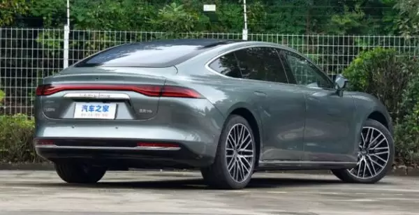 Yuanhang Y6 Electric Sedan side and rear view