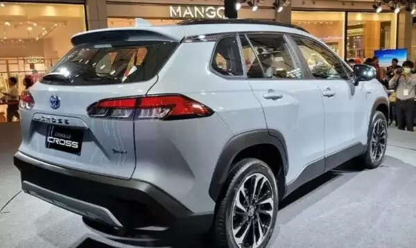 2024 Toyota Corolla Cross Facelift side and rear view